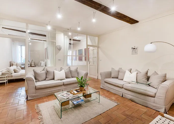 Leonina Art House Apartment